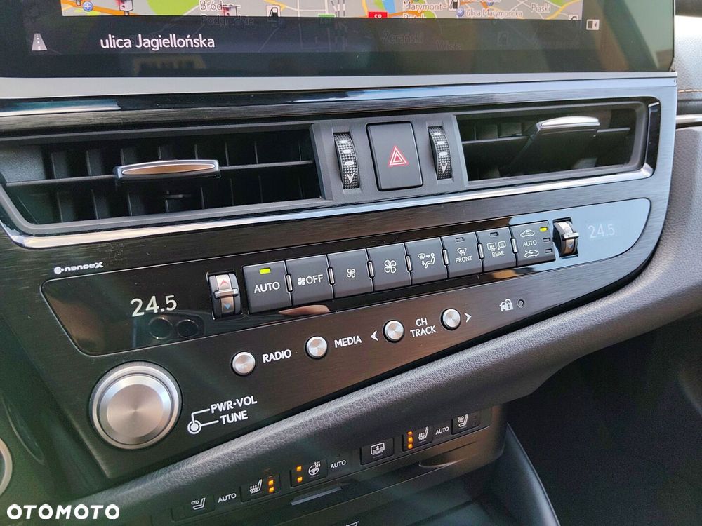 Lexus ES 300h Prestige - 18