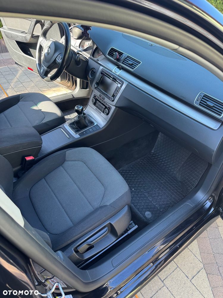 Volkswagen Passat 1.6 TDI DPF BlueMot Comfortline - 30