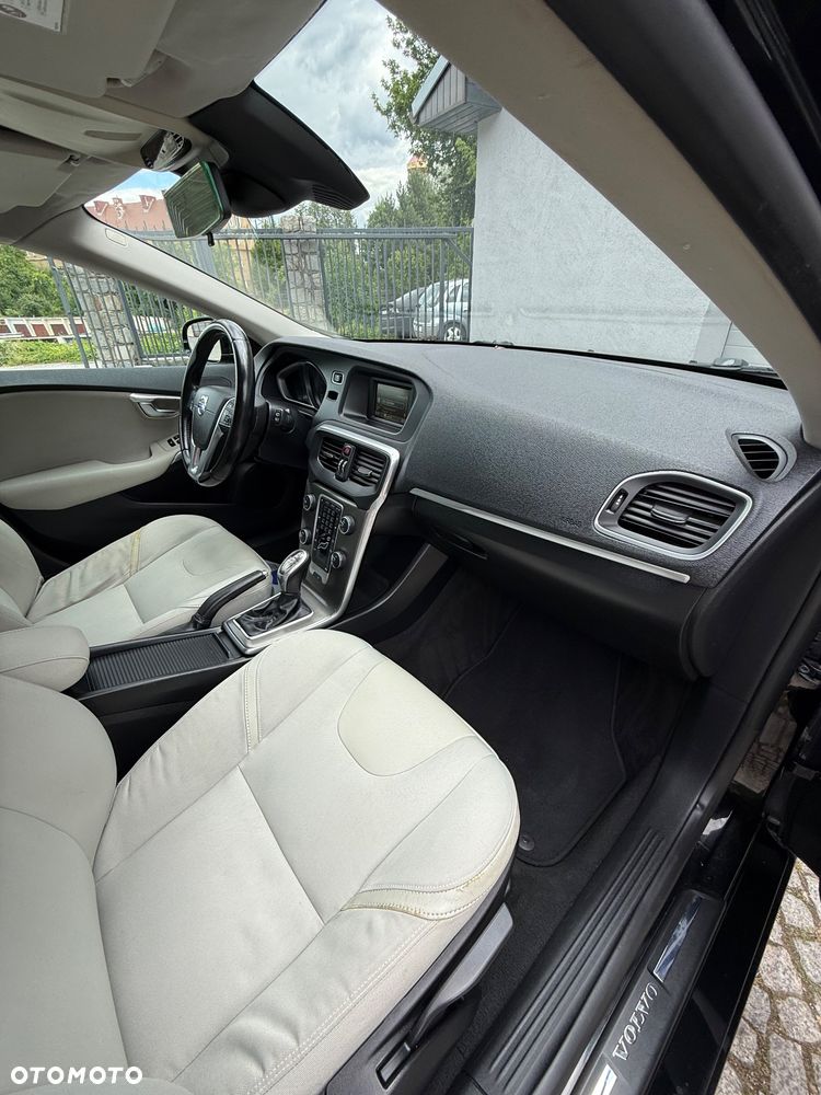 Volvo V40 D3 Geartronic Momentum - 23