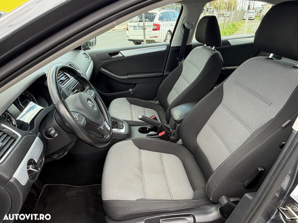 Volkswagen Jetta - 26