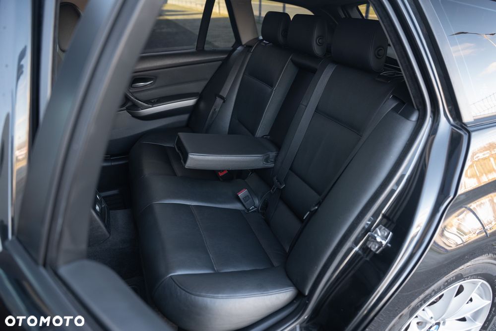 BMW Seria 3 320d DPF Edition Exclusive - 36