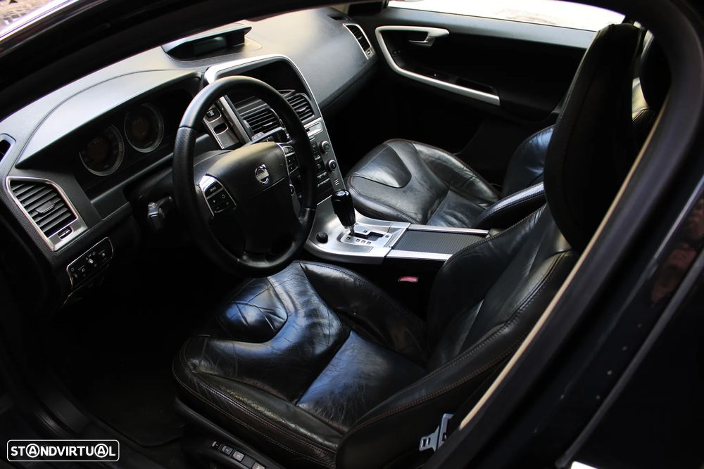 Volvo XC 60 D5 Momentum Geartronic - 23
