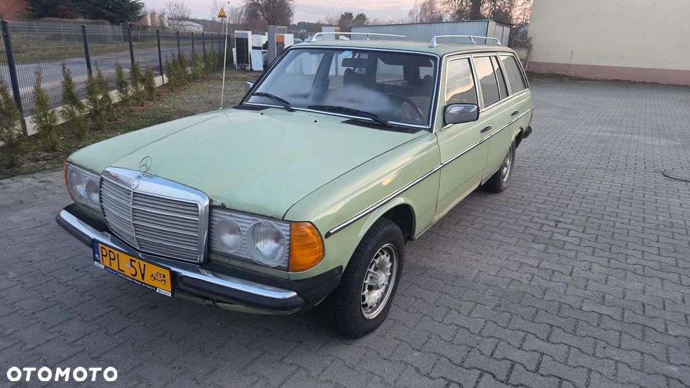 Mercedes-Benz W123 - 1