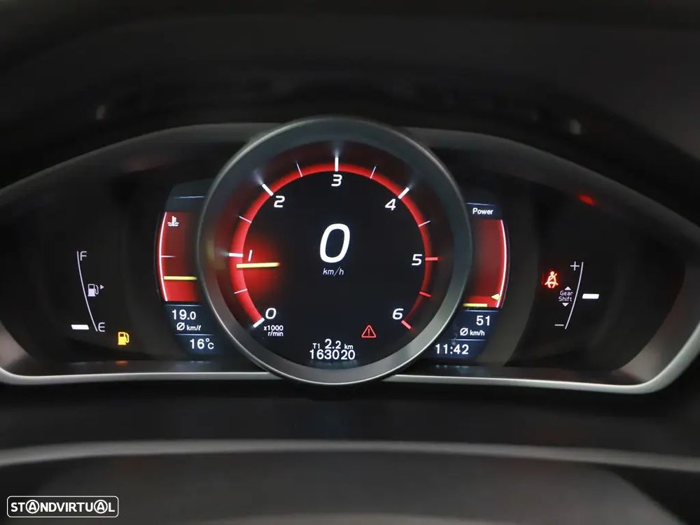 Volvo V40 D2 R Design - 6