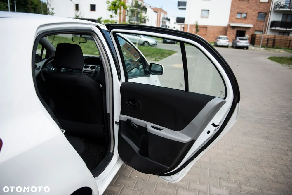 Toyota Yaris 1.0 VVT-i Cool - 22