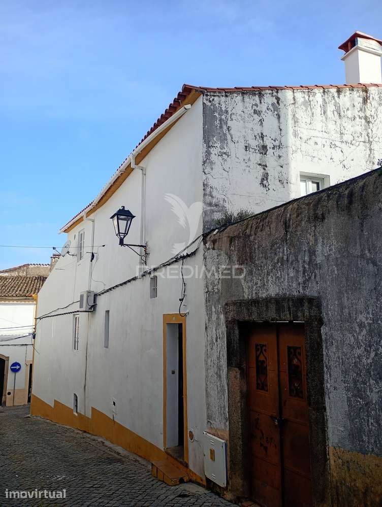 Edifício urbano no Centro de Portalegre - Grande imagem: 2/2