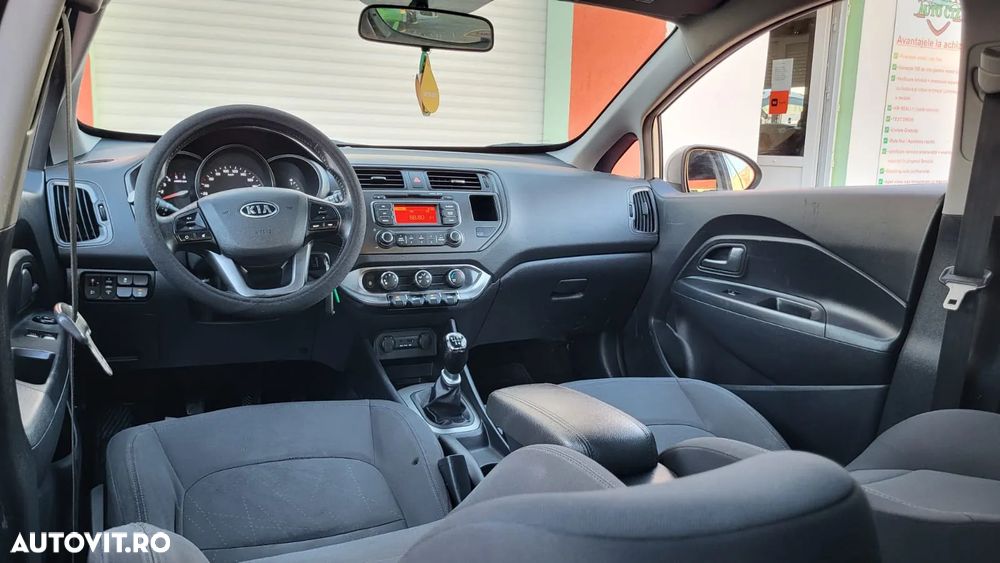 Kia Rio - 11
