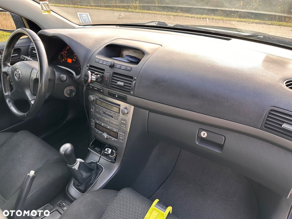 Toyota Avensis 1.8 VVT-i Luna - 22