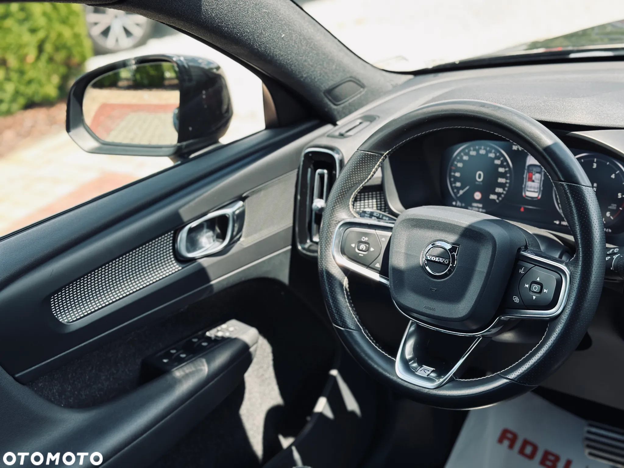 Volvo XC 40 D4 AWD Geartronic R-Design - 26