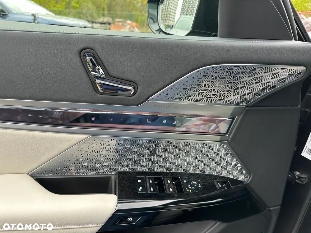 BMW Seria 7 M760e PHEV xDrive Individual Edition sport - 12