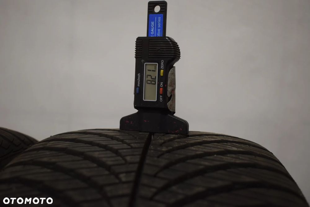 R18 225/45 Goodyear Vector 4 Seasons GEN-2 Run Flat - 4
