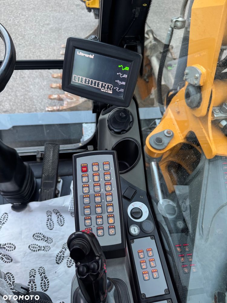 Liebherr A910 Compact Litronic - 22