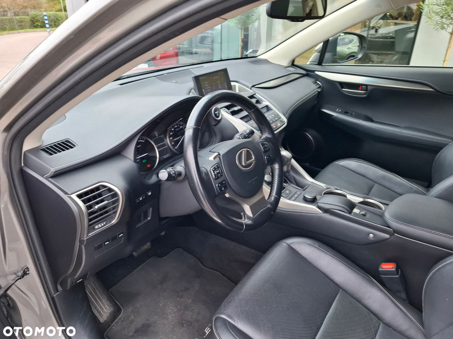 Lexus NX 300h Comfort AWD - 10