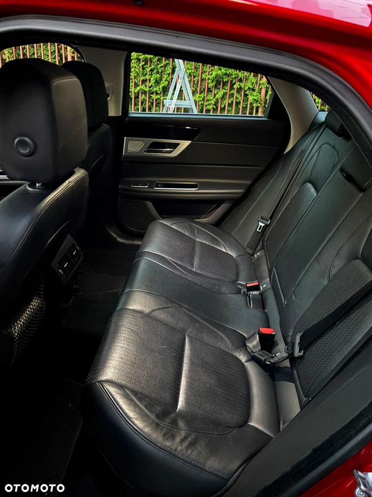 Jaguar XF 2.0 i4D AWD Prestige - 7