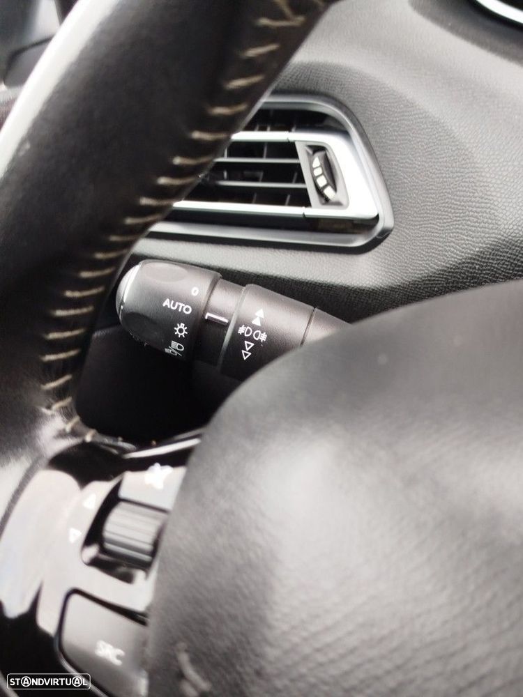 Peugeot 308 SW 1.2 PureTech Allure J17 - 20