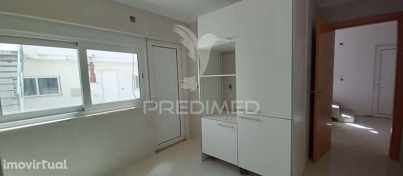 MORADIA T5 FOROS DE AMORA REMODELADA - Grande imagem: 2/13