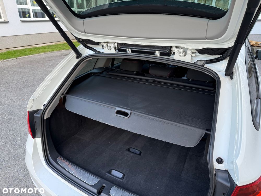 BMW Seria 3 320d DPF Touring Edition Sport - 18