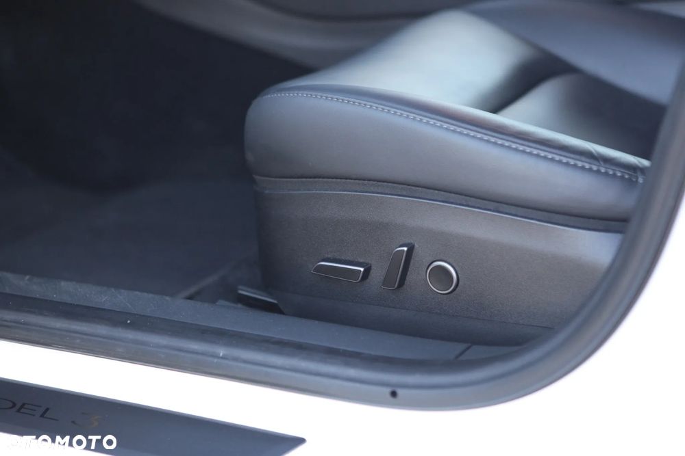 Tesla Model 3 - 17