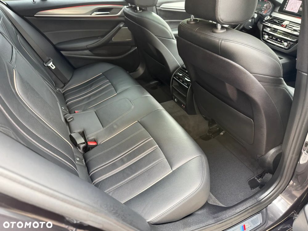 BMW Seria 5 530i xDrive M Sport Edition - 11