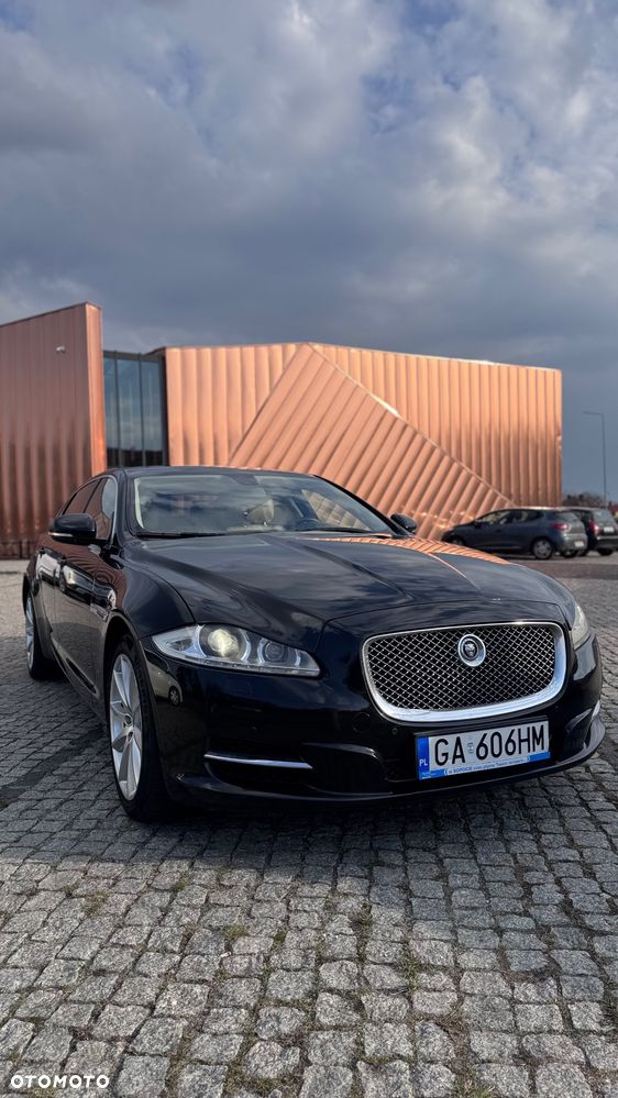 Jaguar XJ 3.0 D V6 LWB Premium Luxury - 4