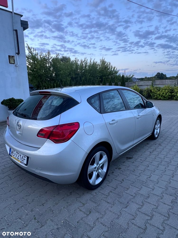 Opel Astra 1.6 Enjoy - 4