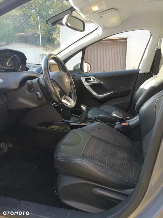 Peugeot 2008 1.2 Pure Tech GPF Allure S&S - 2