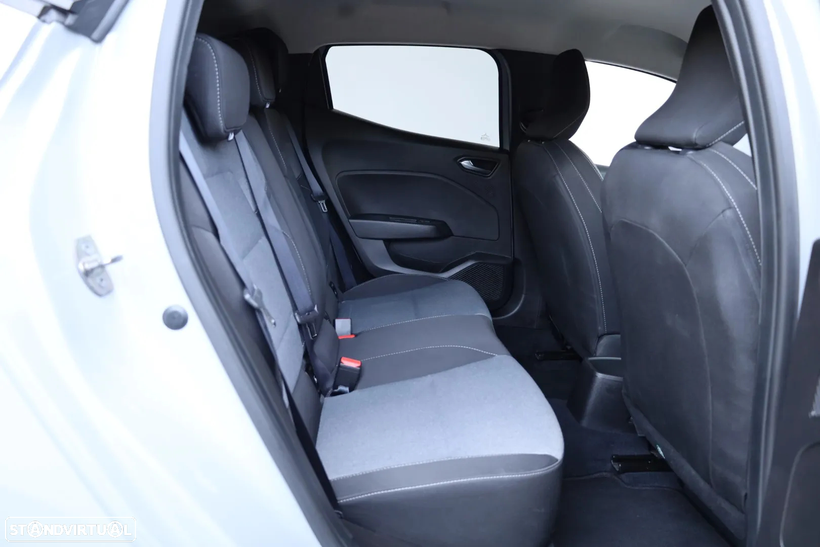 Renault Clio 1.0 TCe Evolution - 38