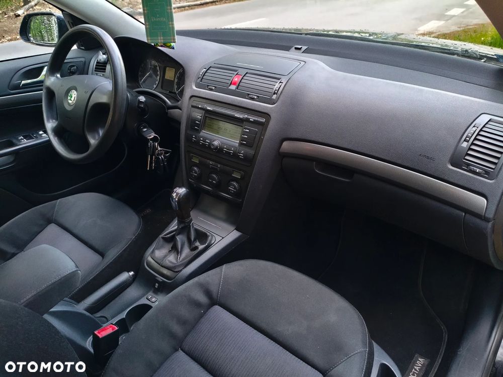 Skoda Octavia 1.6 Combi Classic - 8