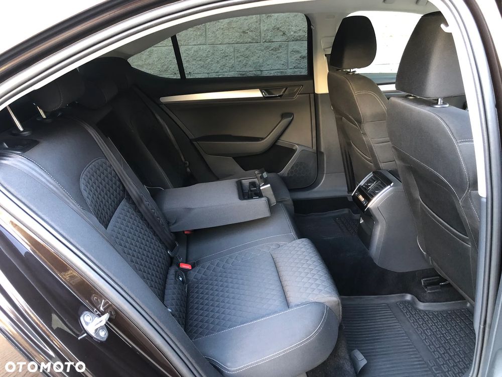 Skoda Superb 2.0 TDI Style DSG - 32