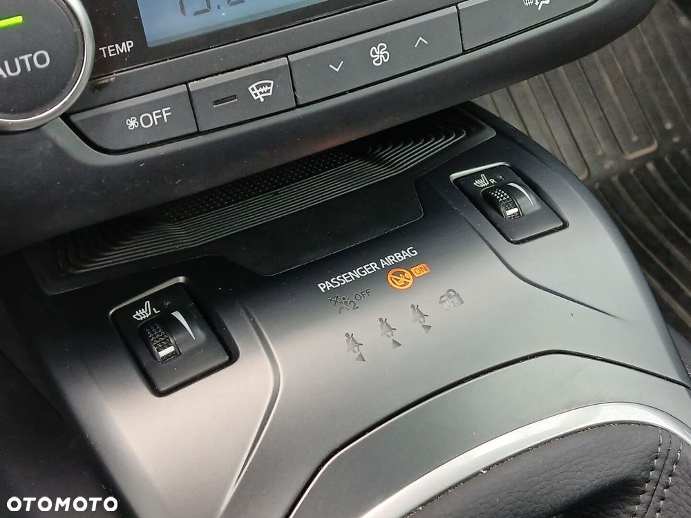 Toyota Avensis 1.8 Premium EU5 - 23