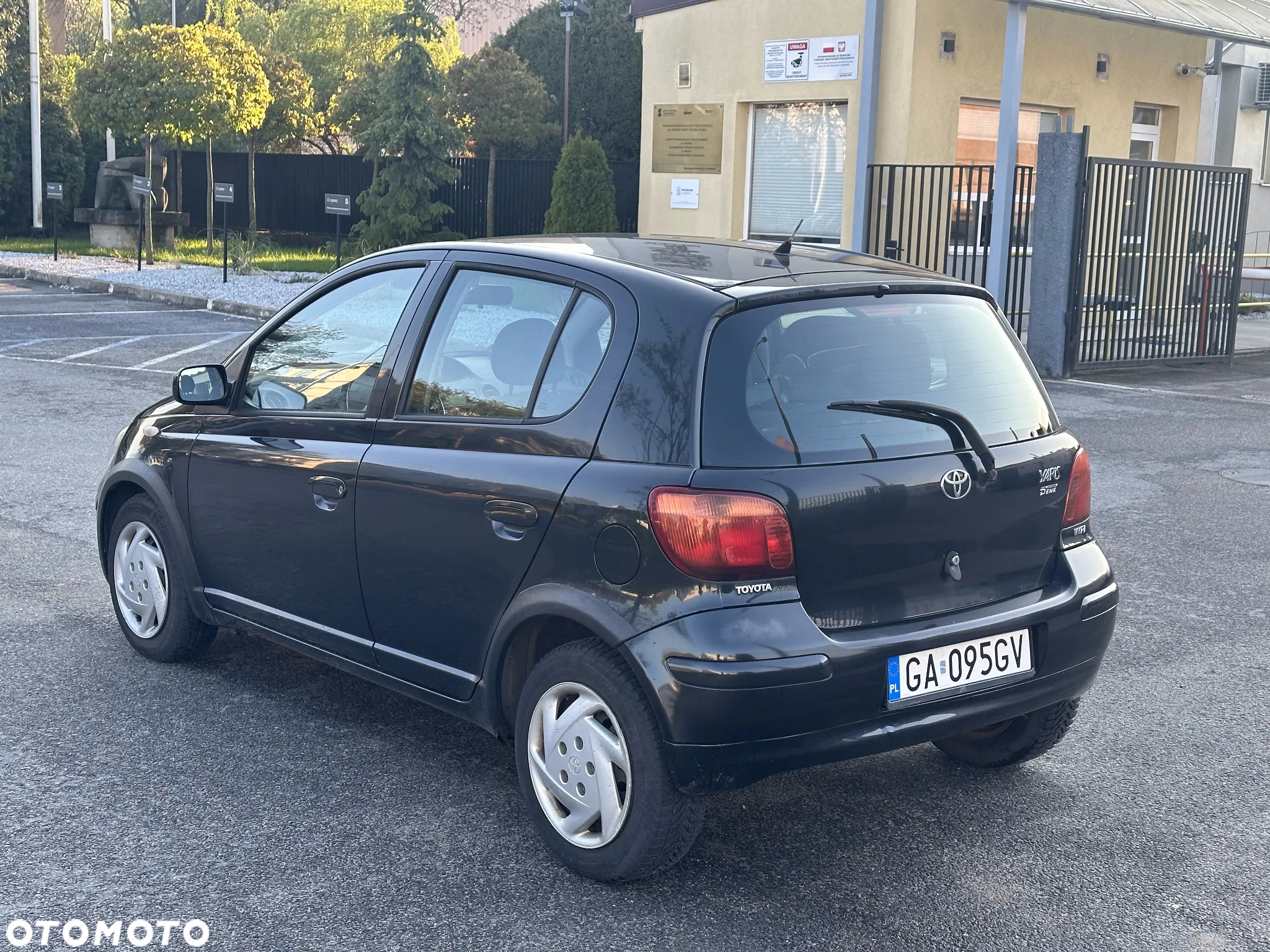 Toyota Yaris 1.3 - 4
