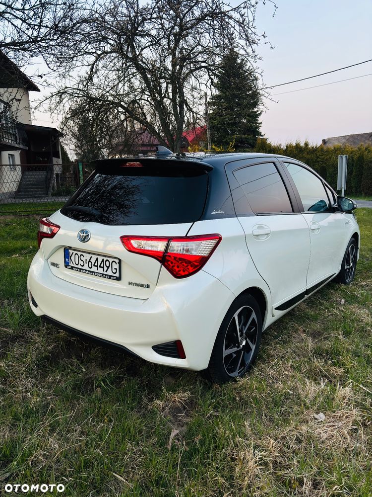 Toyota Yaris Hybrid 100 Selection - 3