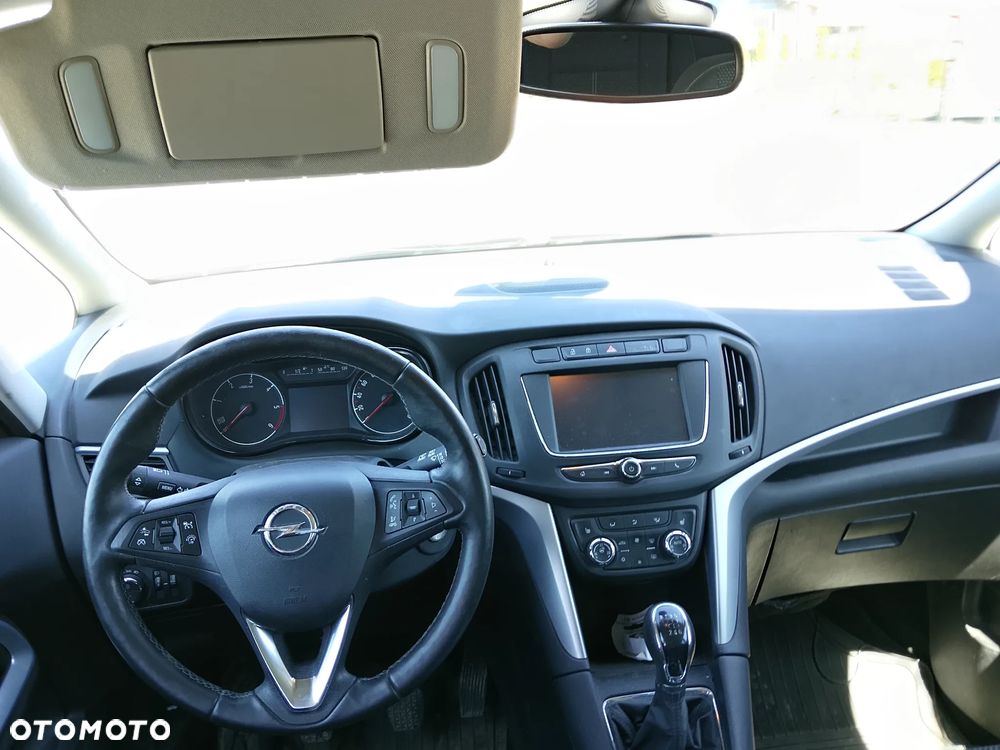 Opel Zafira - 10