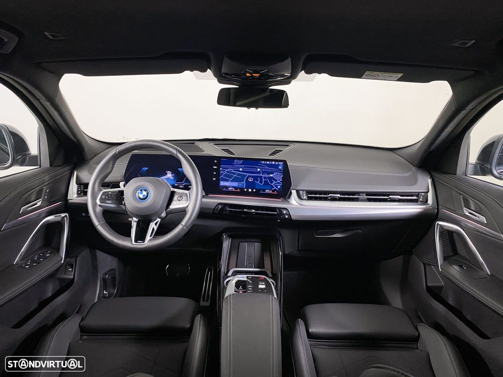 BMW iX2 eDrive20 Pack Desportivo M - 18