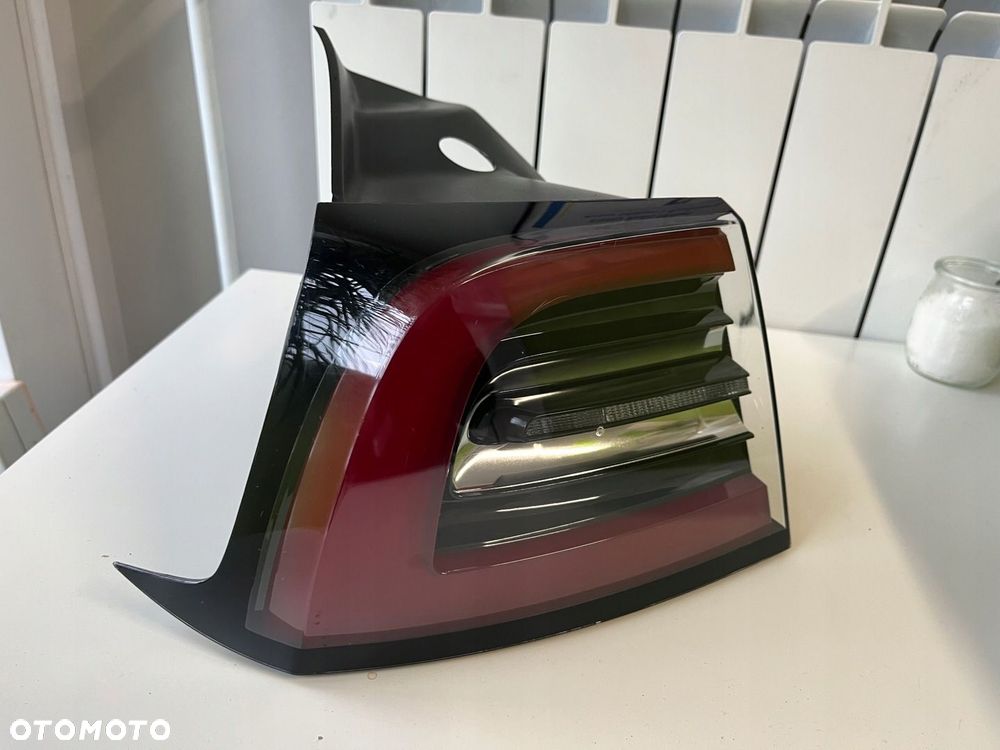 Lampa lewa tylna TESLA MODEL 3 klapka ładowarki komplet - 2