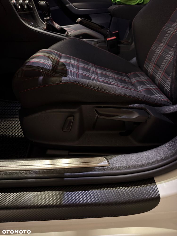 Volkswagen Golf 2.0 TSI GTI DSG - 16