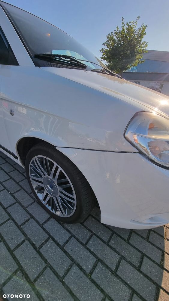 Lancia Ypsilon 1.4 S MomoDesign (5 os.) - 8