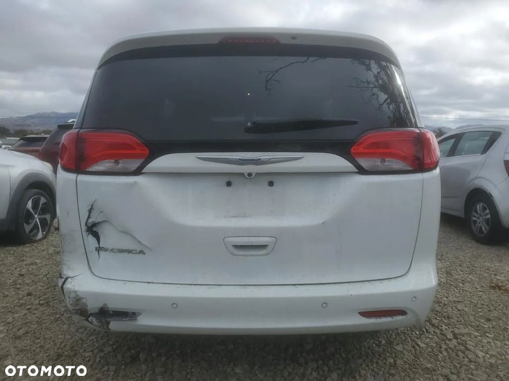 Chrysler Pacifica - 7