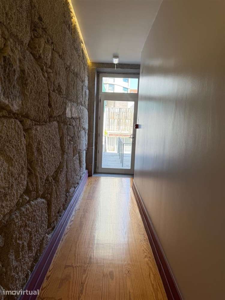 T0  com Varanda na Baixa do Porto – Rua do Bonjardim - Grande imagem: 2/38