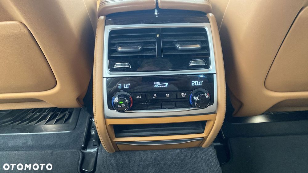 BMW Seria 7 740d xDrive mHEV sport - 31