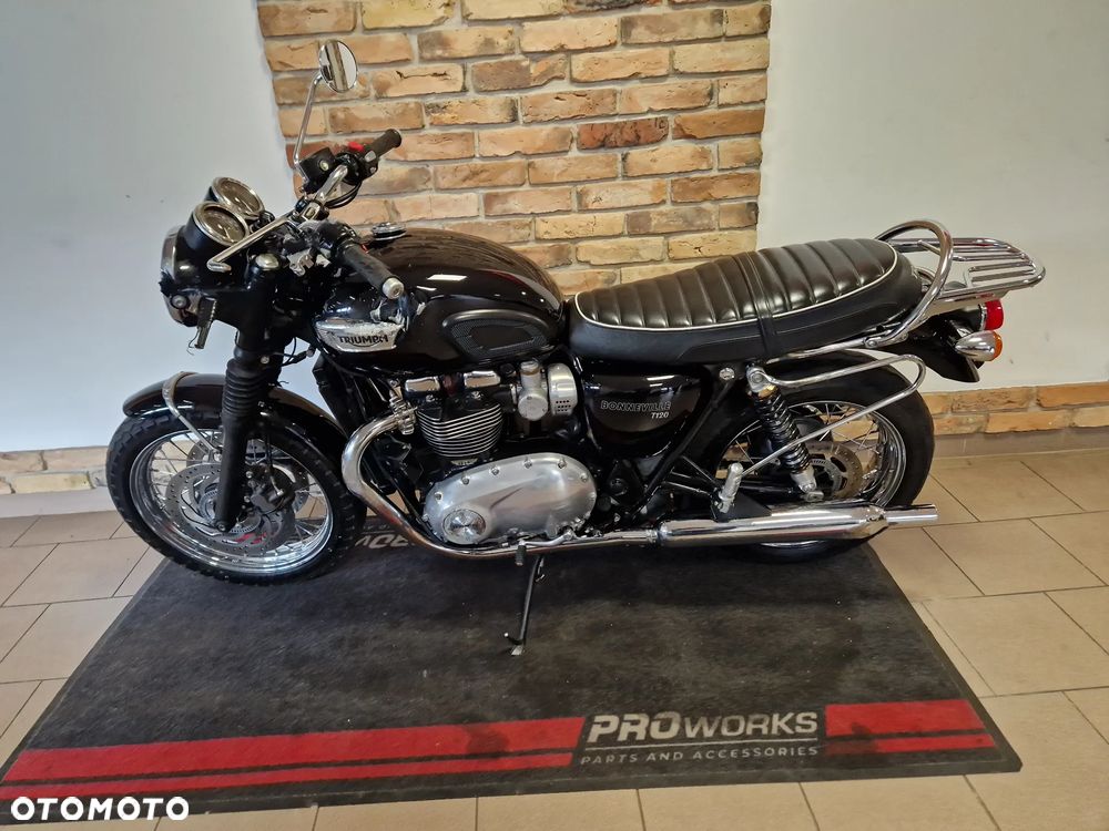 Triumph Bonneville - 6