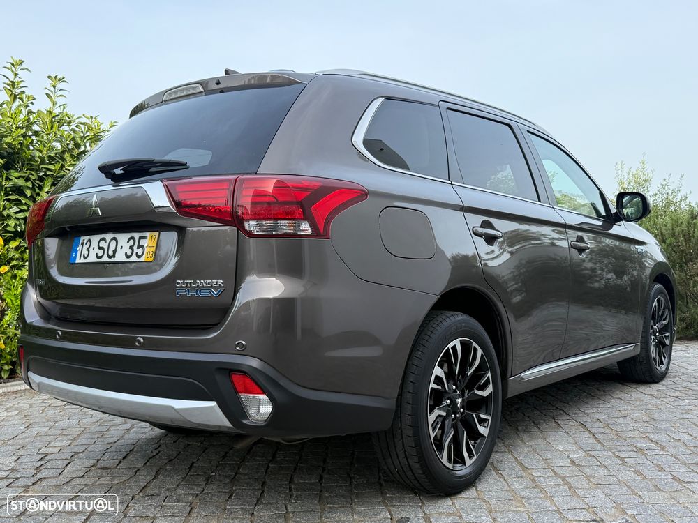 Mitsubishi Outlander 2.0 Instyle Navi - 12