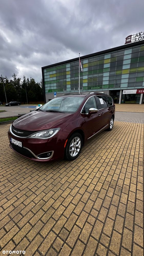 Chrysler Pacifica - 1