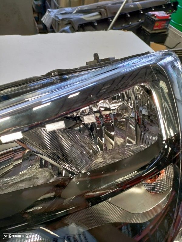 Farol Frente Esquerdo / Otica Esquerda Opel Combo Life (X19)  98168255 - 3