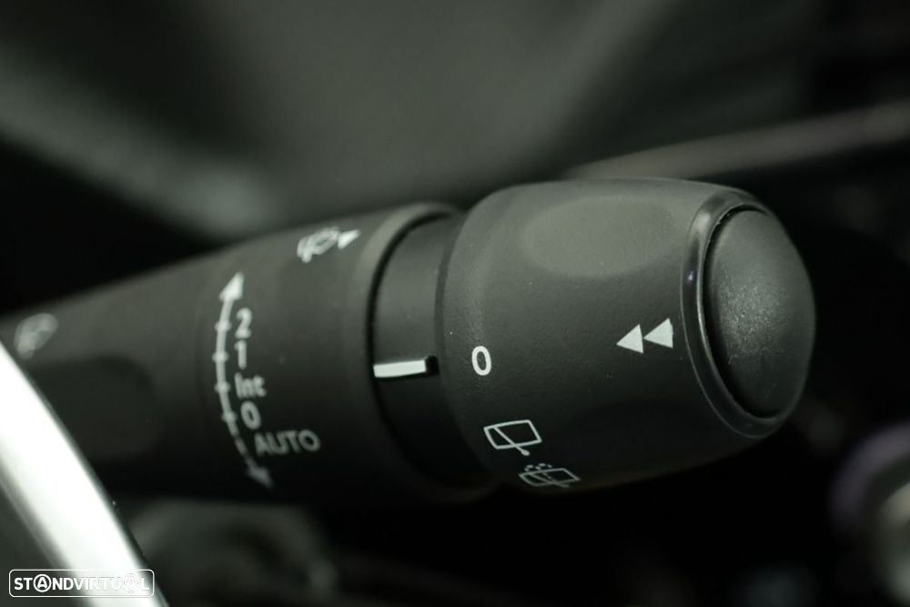 Peugeot 2008 1.2 Hybrid Allure e-DCS6 - 18