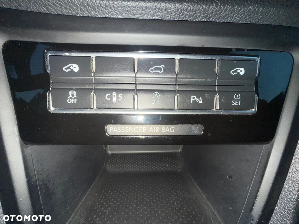 Volkswagen Sharan 2.0 TDI DSG (BlueMotion Technology) Highline - 25