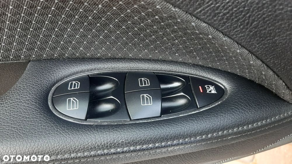 Mercedes-Benz Klasa E 200 T Kompressor Automatik Elegance - 33