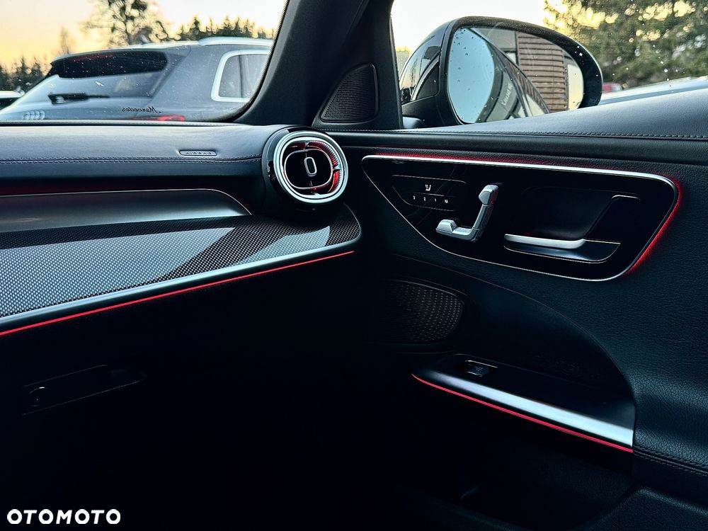 Mercedes-Benz Klasa C 180 9G-TRONIC AMG Line - 23