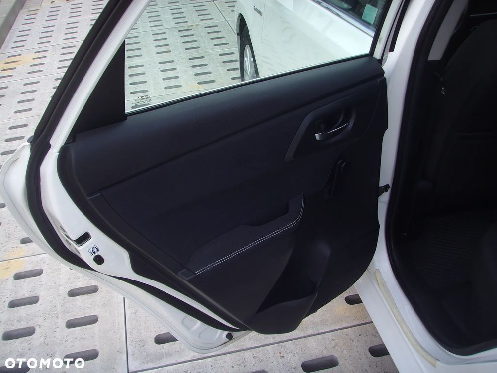 Toyota Auris ver-1-8-hsd-luna - 7
