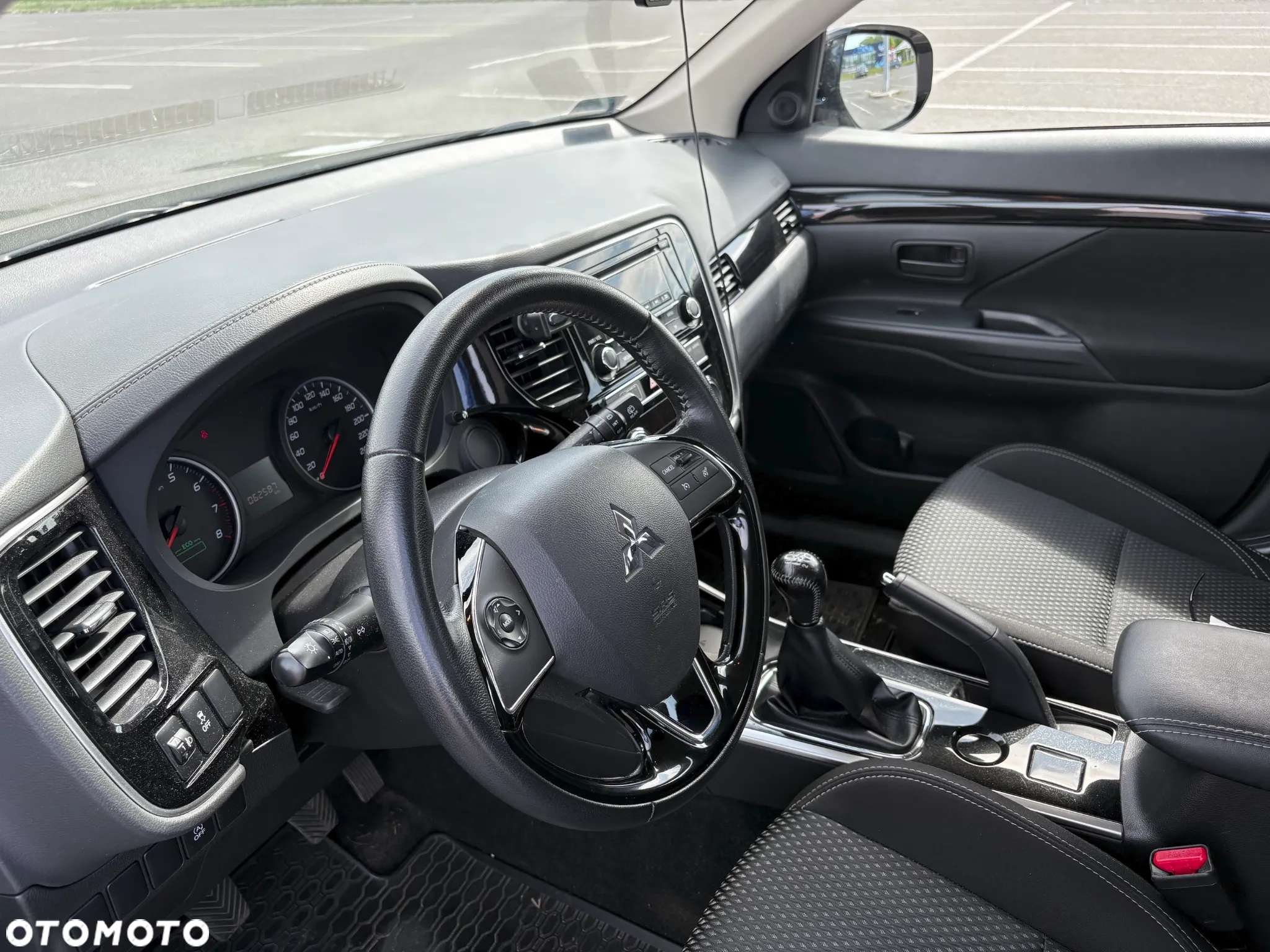 Mitsubishi Outlander 2.0 Invite + 2WD - 13